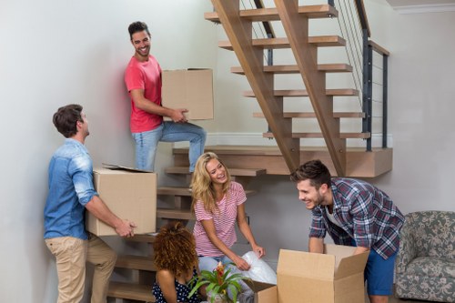 Man with van service in Vauxhall handling a local home move